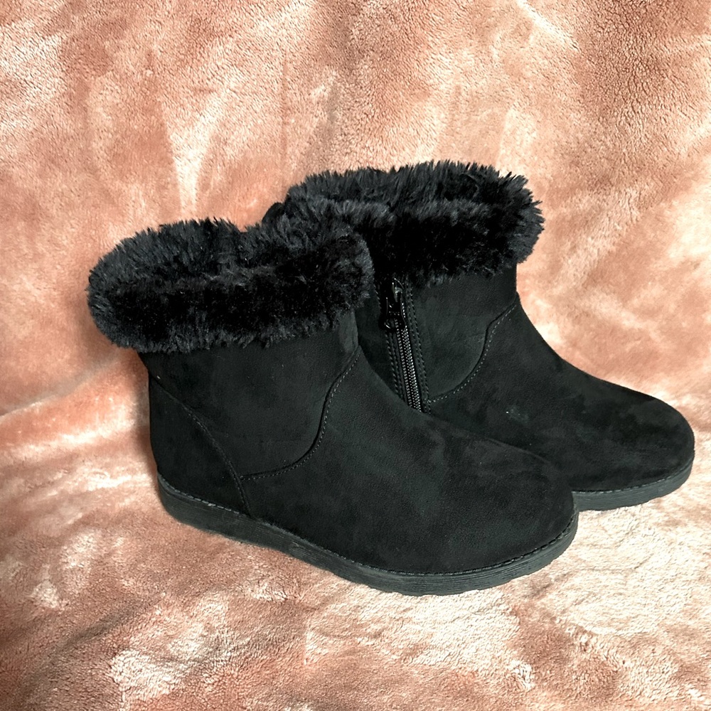 Cat and Jack Black Faux Suede Fur Lined Ankle Boots- Girls Sz 2